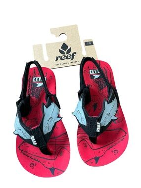 Reef Kids' Red Shark Print Sandals Size 7/8 Summer Swim Beach Resort NWT